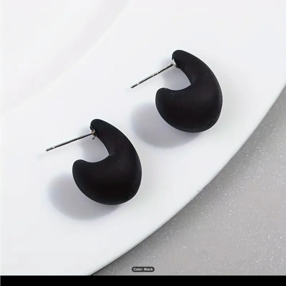 Earrings - Picture 4 of 10